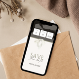 Digitale Save the Date Hochzeitseinladung auf einem Smartphone, arrangiert auf beigem Hintergrund mit Umschlägen und Trockenblumen. Moderne Save-the-Date E-Card mit Kalender-Datum, Schleifenillustration und minimalistischer Typografie. Personalisierbare Canva Vorlage für Hochzeiten, nachhaltige digitale Einladung zum Versand per WhatsApp oder E-Mail, ideal für Smartphone.